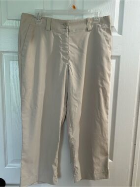 Nike Women’s Golf Chinos in Light Beige